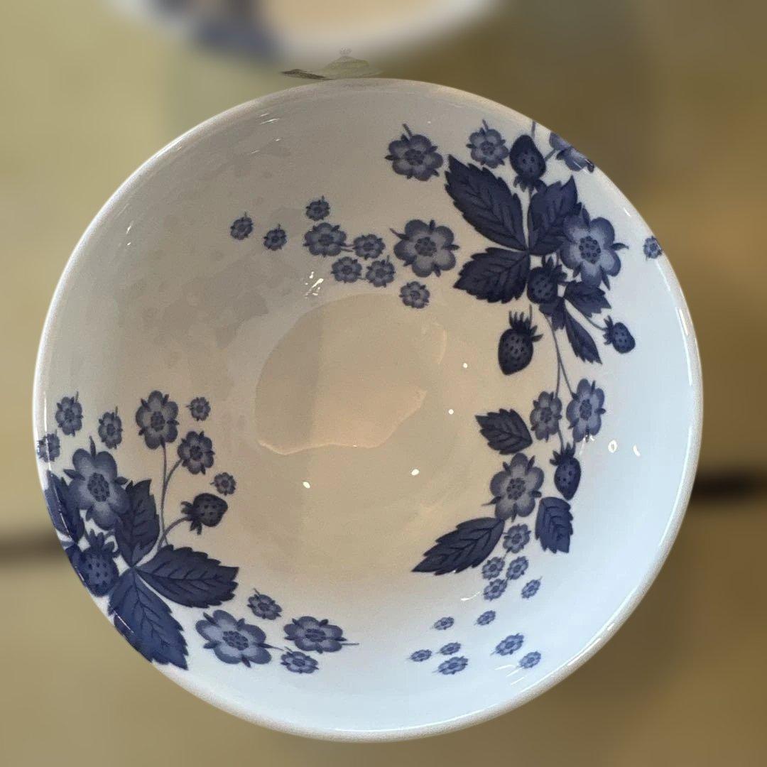 青い花柄の食器セット 6点