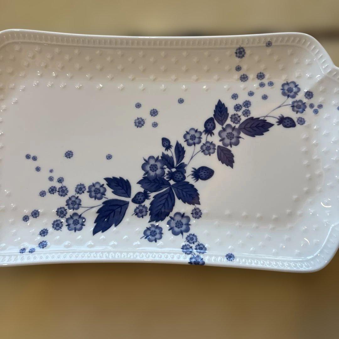 青い花柄の食器セット 6点