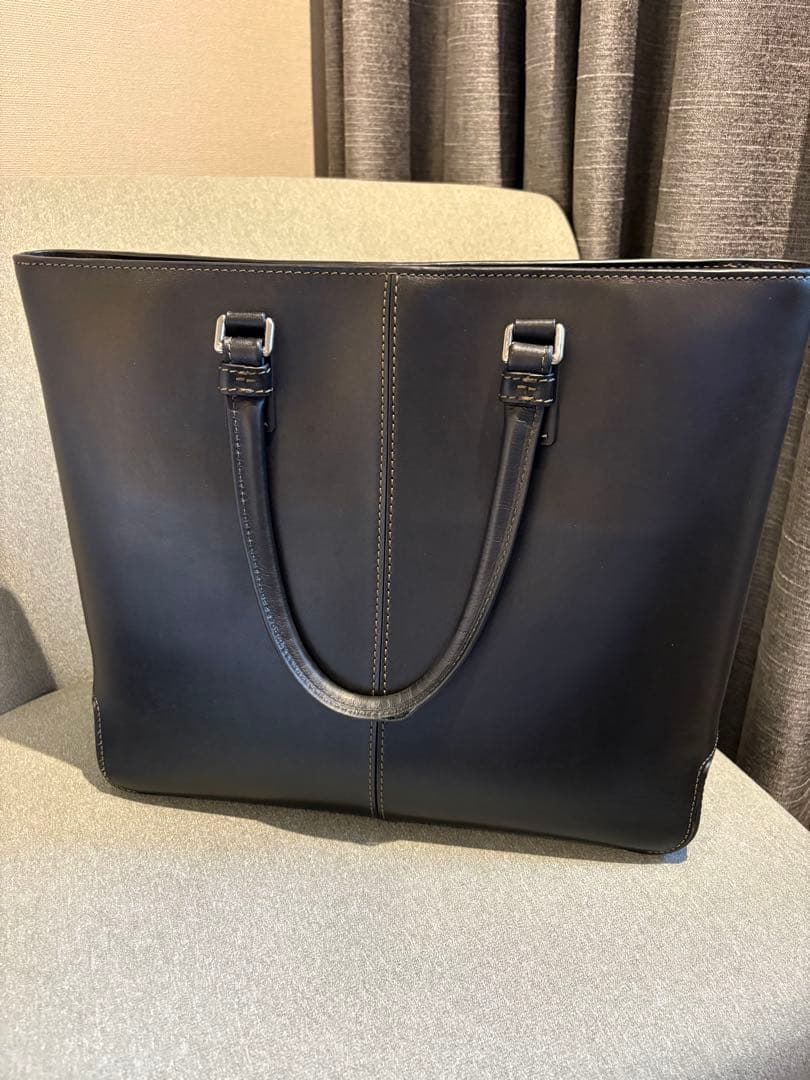 美品フルラレザートートバッグ