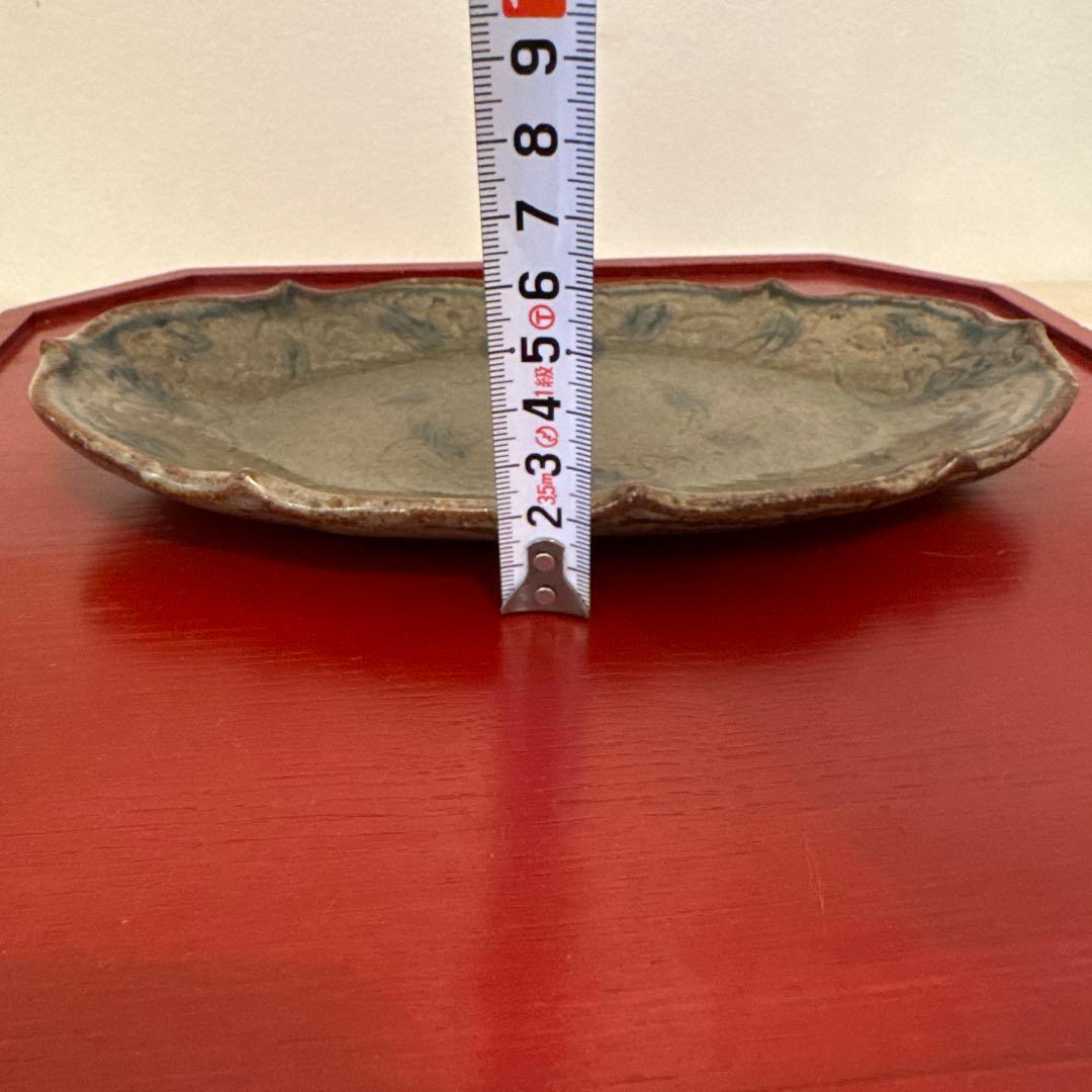イムサエムさんのお皿 花模様の陶器製楕円皿 約30cm x 20cm