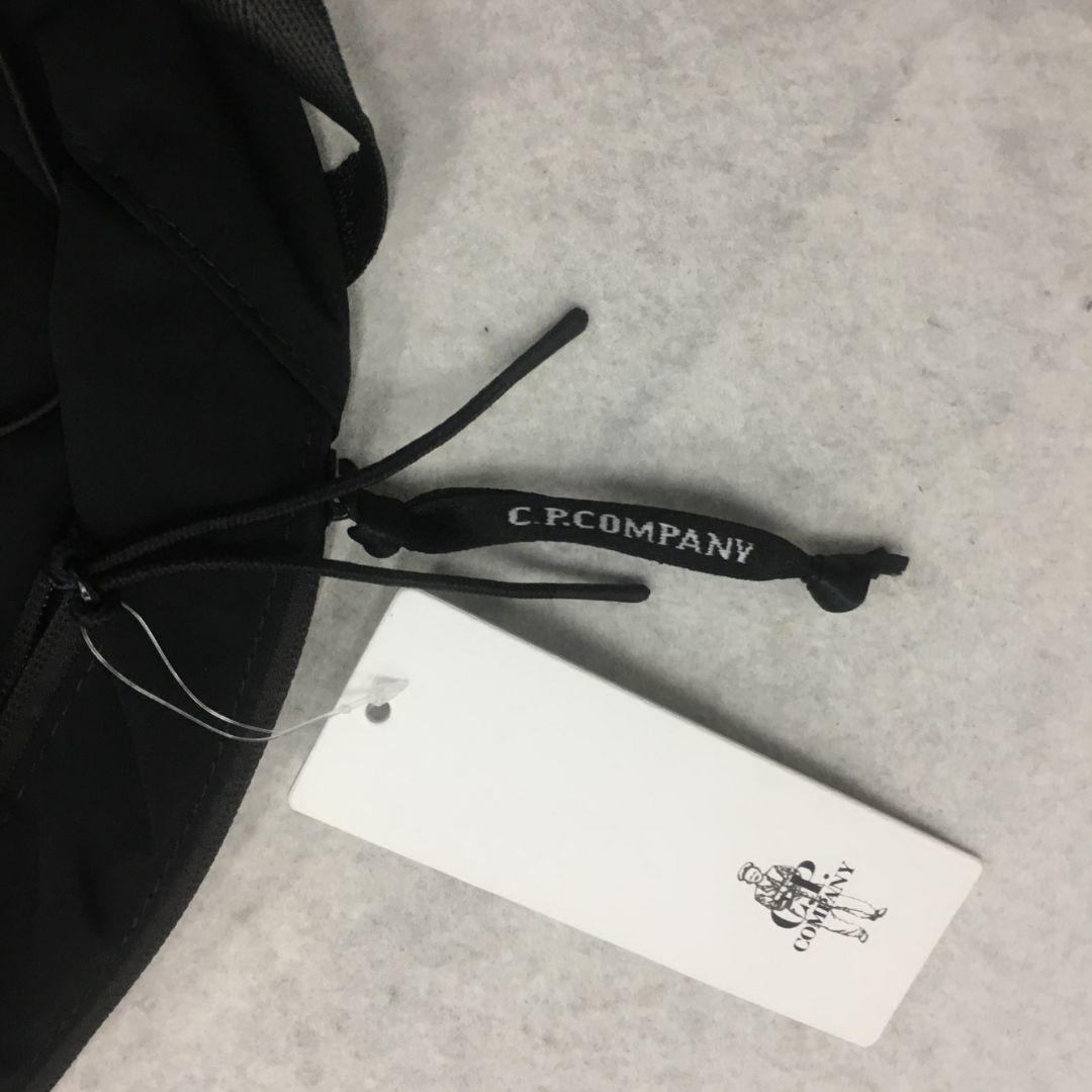 C.P. Company ブラック ショルダーバッグ 人気