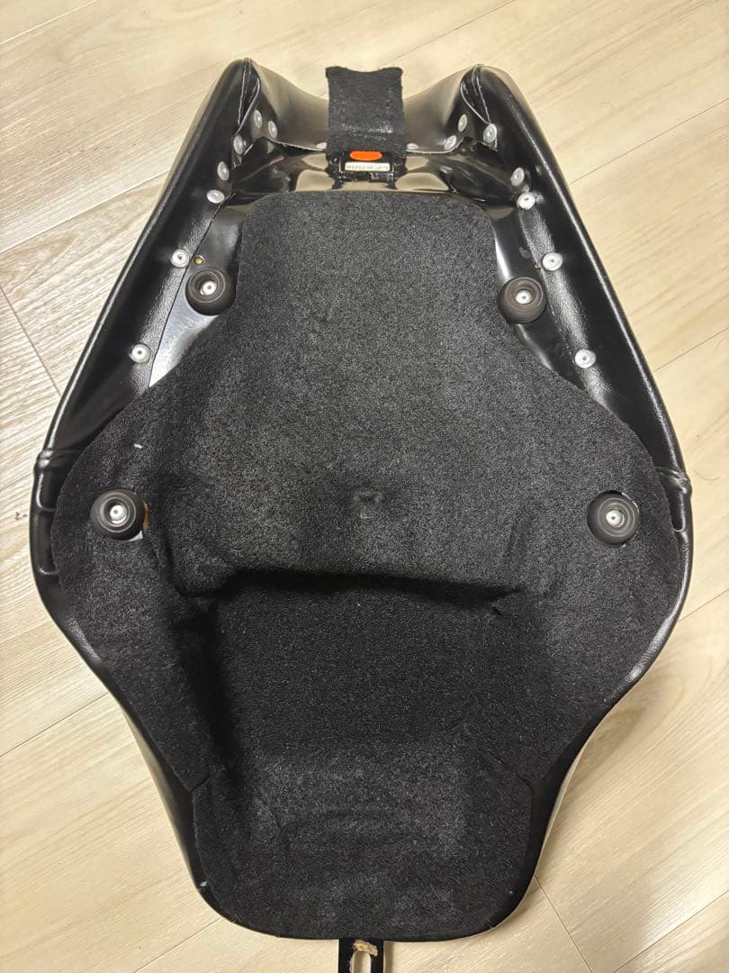 Le Pera スポーツスターシングルブラックシート