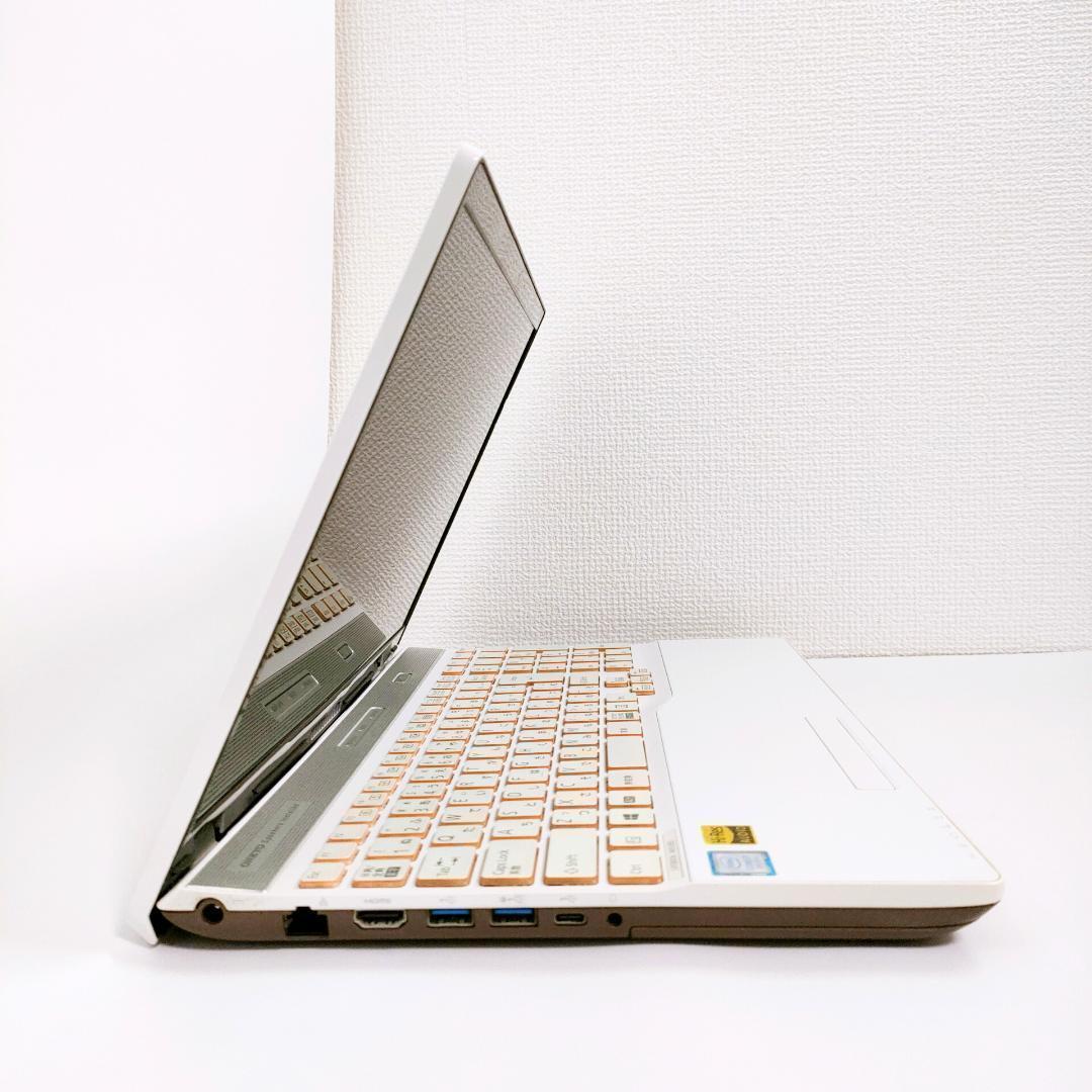 第8世代i7✨️Windows11 SSD 富士通 カメラ付き白ノートパソコン