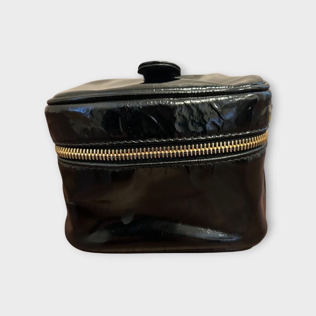 CHANEL シャネル バニティバッグ 化粧ポーチ 小物入れ　エナメル