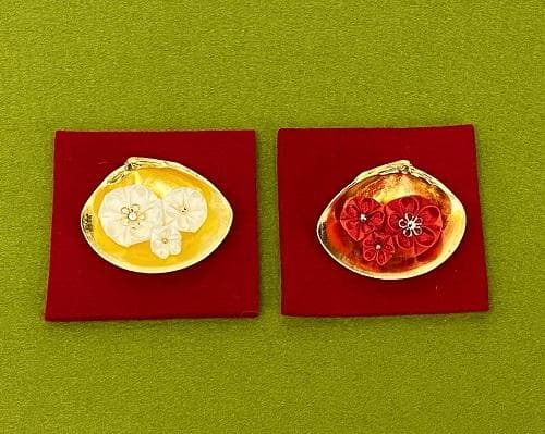 蛤香合 純金箔 つまみ細工 紅白お花3輪 芥子 雛人形の前飾り 手作り 日本製