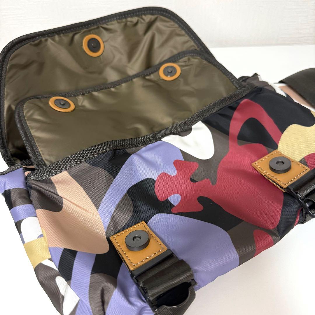 美品 ヴィヴィアンウエストウッド オーブ カモフラ ボディバッグ ユニセックス