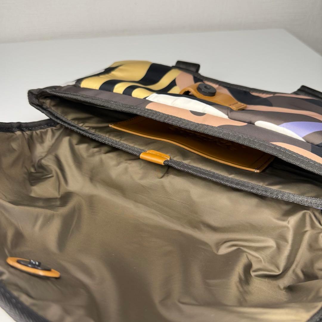 美品 ヴィヴィアンウエストウッド オーブ カモフラ ボディバッグ ユニセックス
