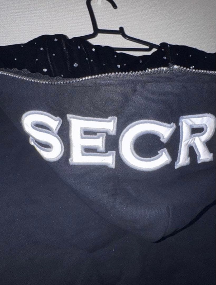 SECRET ジップパーカー