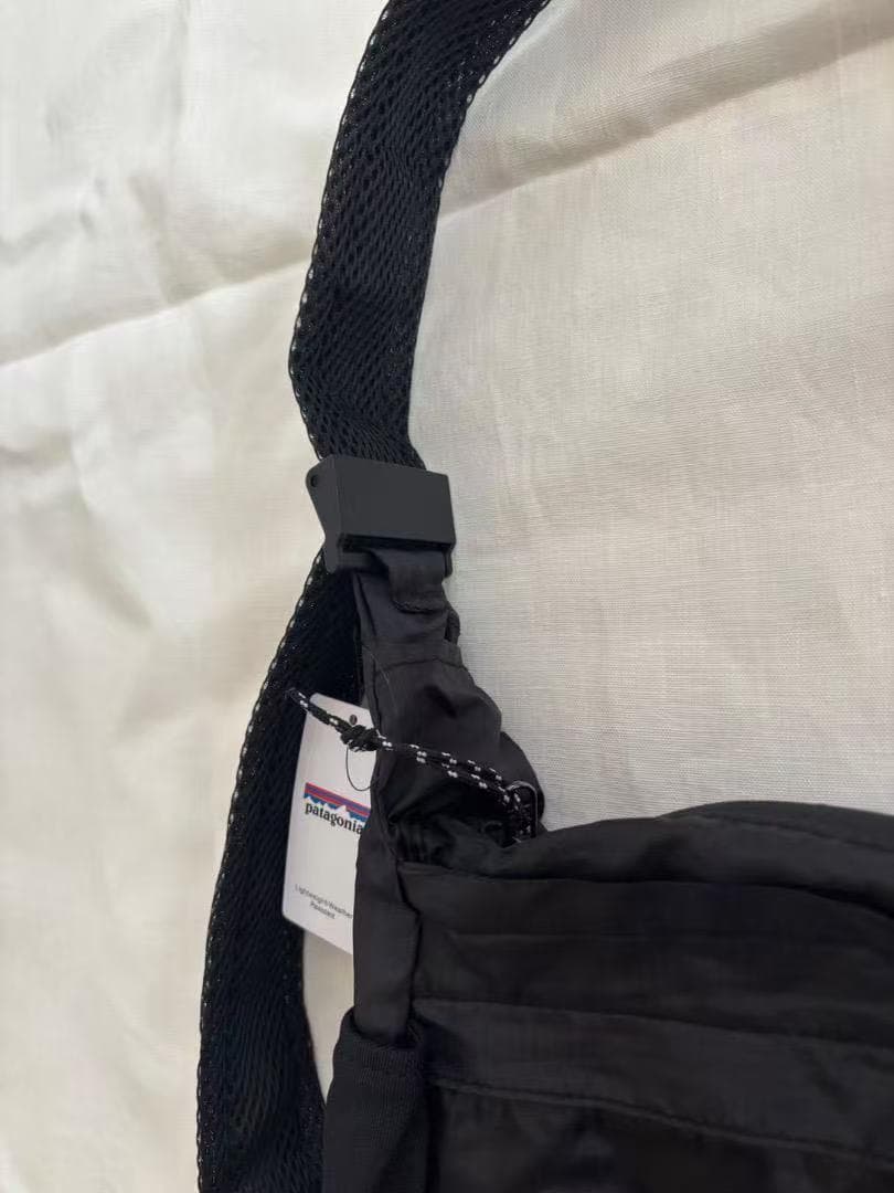 新品未使用Patagonia ライトウェイトラベル クーリエ ショルダーバッグ
