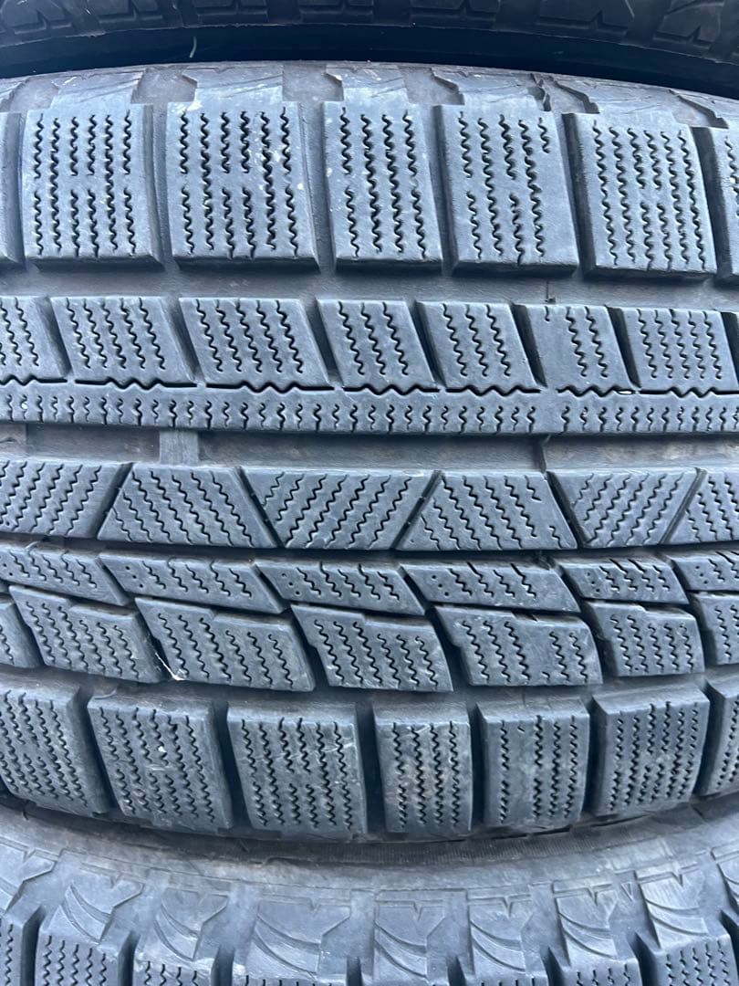海外産スタッドレスタイヤ　225/50r17 22年製　バリ山