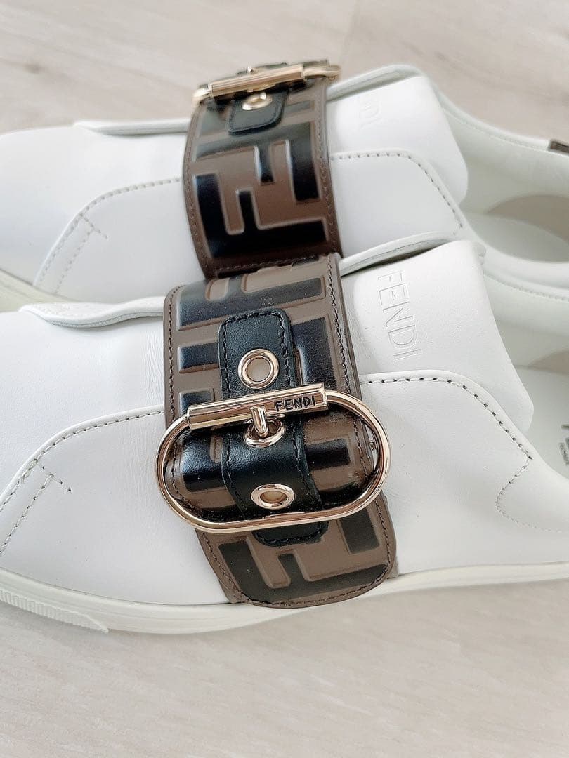 FENDI シグネチャー ホワイトレザー スニーカー