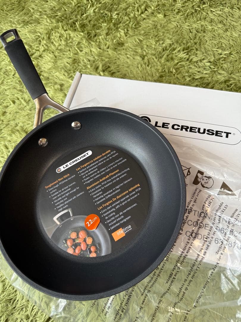 〔新品未使用〕LE CREUSET TNS 22 cm シャローフライパン ーゼ