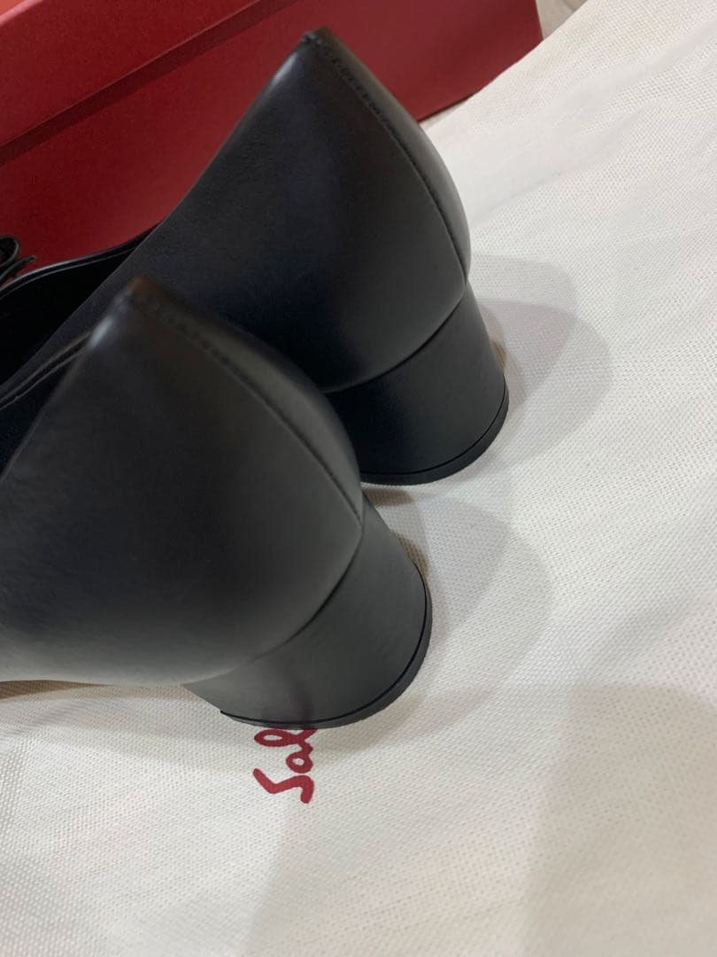 Salvatore Ferragamo VARA 17 ブラック