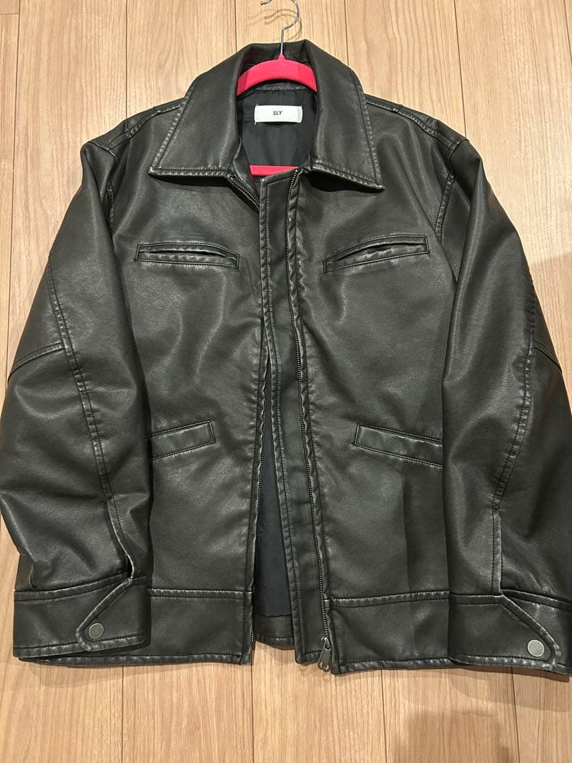 SLY ヴィンテージボクシー フェイクレザージャケット　ブラック