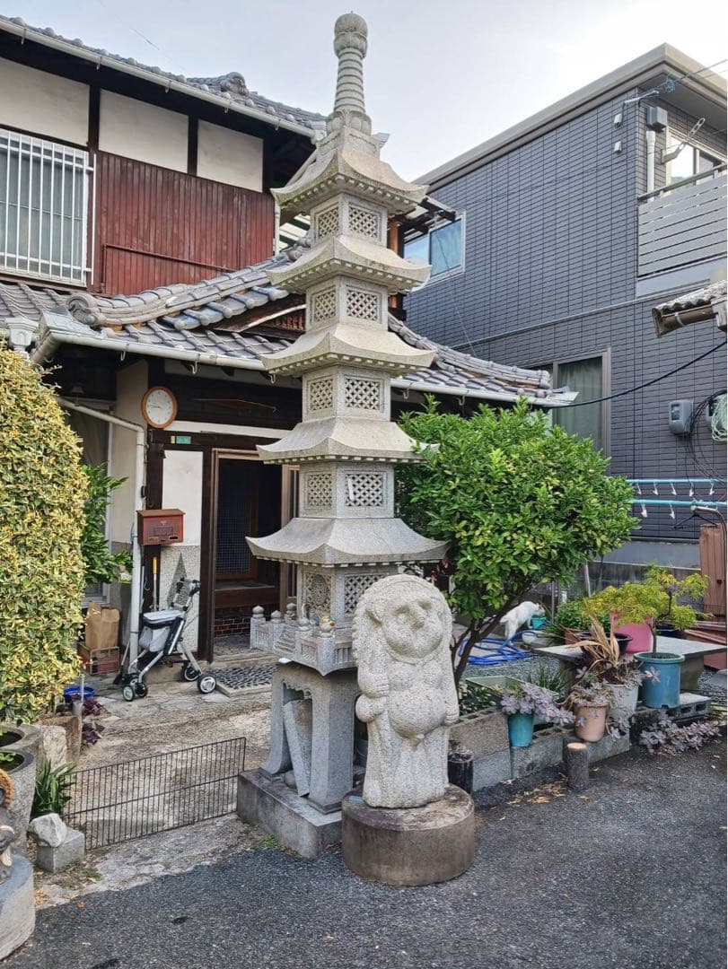 石製伝統燈籠 中型 装飾彫刻付き