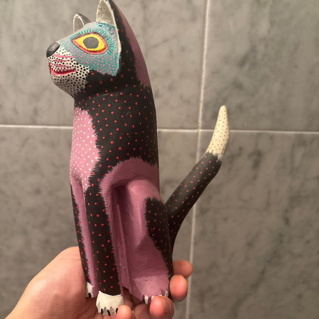 メキシコビンテージ大きな瞳や体に描かれた草間彌生的なドット模様が芸術的な木彫り猫