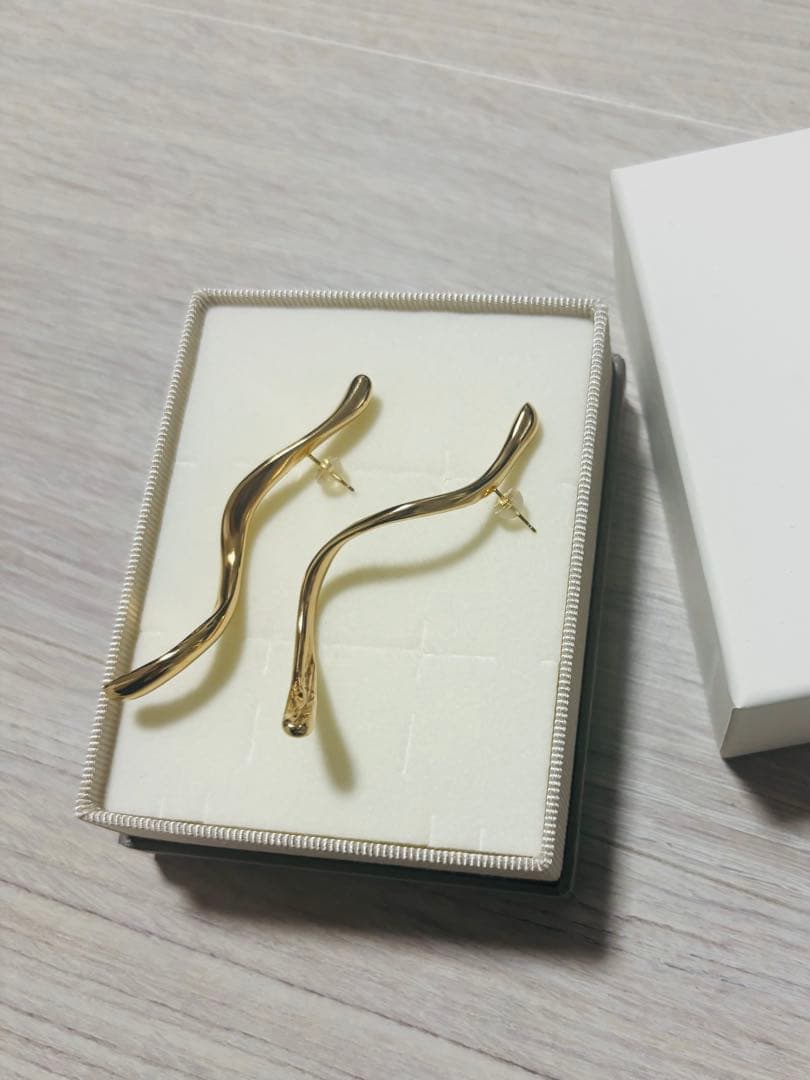 エテ　ゴールド　ピアス