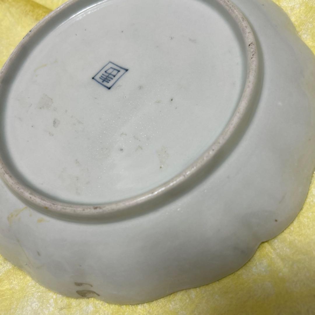 青と白の風景画 波型皿