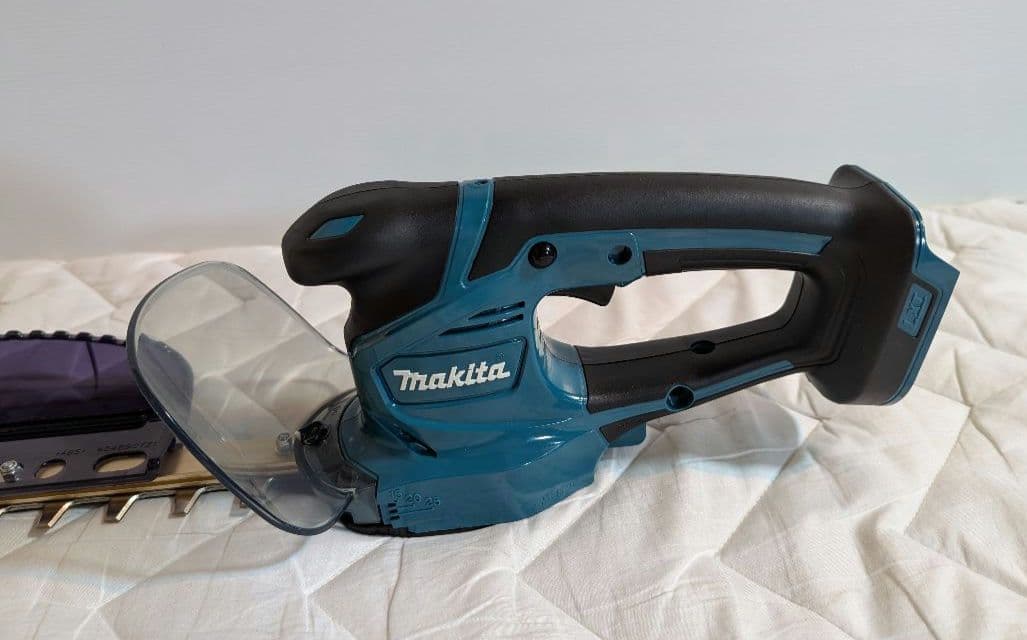 美品！マキタ ミニ生垣バリカン　MUH267D　18V