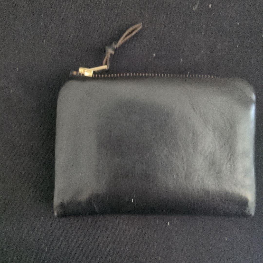 黒いレザー二つ折り財布 職人技が光る