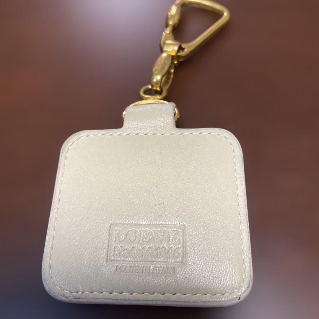LOEWEアイボリー キーホルダー