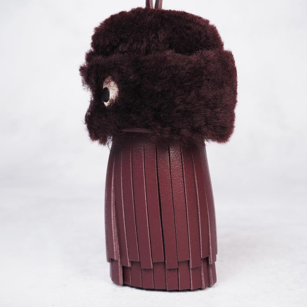 美品 Anya Hindmarch タッセルゴースト バーガンディ シアリング