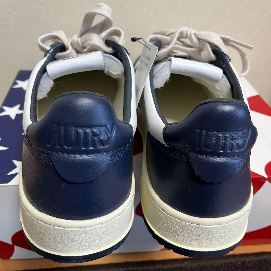 【新品•未使用】AUTRY スニーカー ホワイト/ネイビー 43