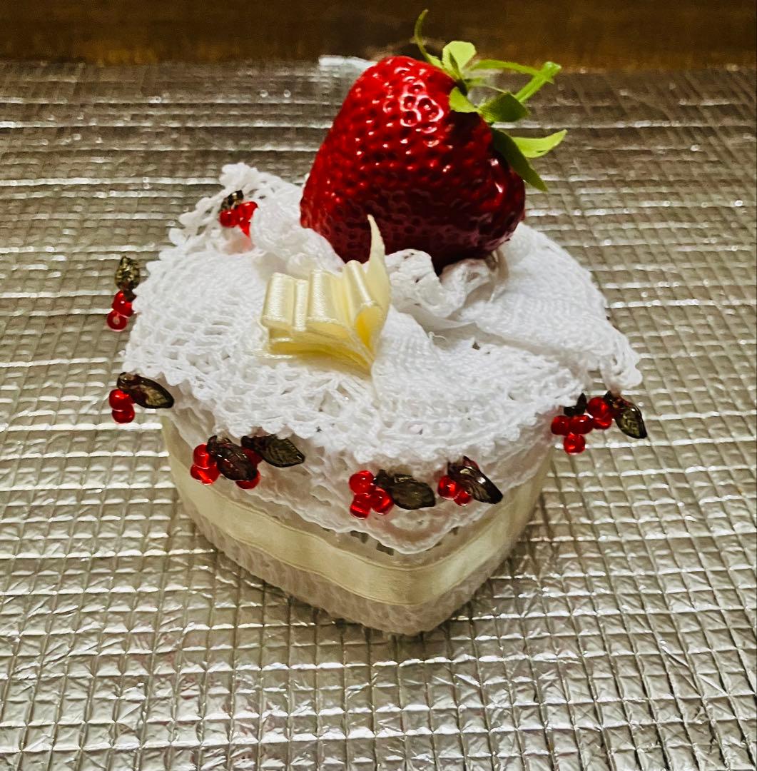 レース飾りかご　レーヨン製のレース編みがかわいいバスケット5個セット