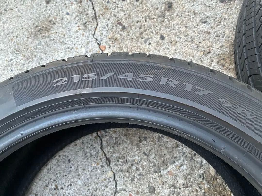 Pirelli 215/45R17 夏タイヤ　1000キロ程度使用　プリウス