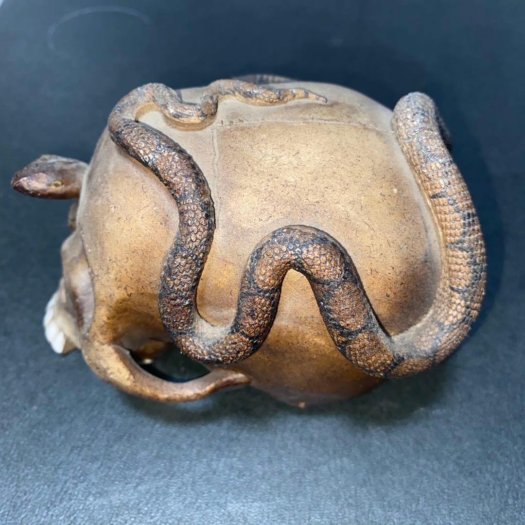 【珍品】ドクロ蛇髑髏　陶器製スカル置物 約10cm