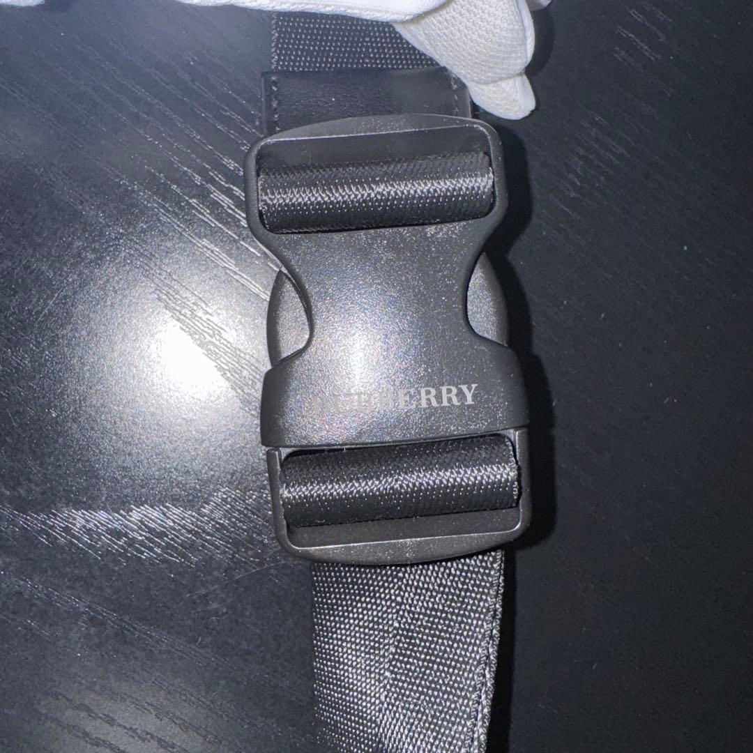美品✨ BURBERRY バーバリー ナイロン ロゴ ボディバッグ ブラック
