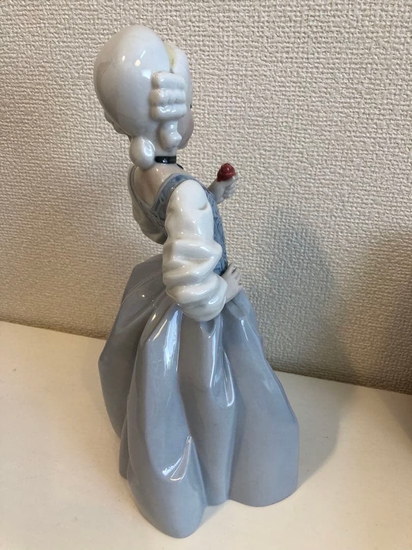 ロココ調rococo「花を持つ少女」＃Nao by LLADRO