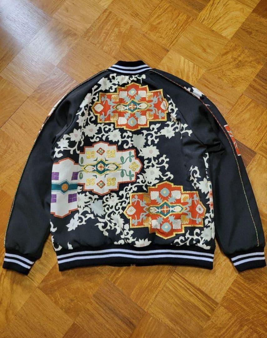 め1008着物リメイク正絹古布黒留袖縮緬江戸褄ジップアップスカジャンハンドメイド