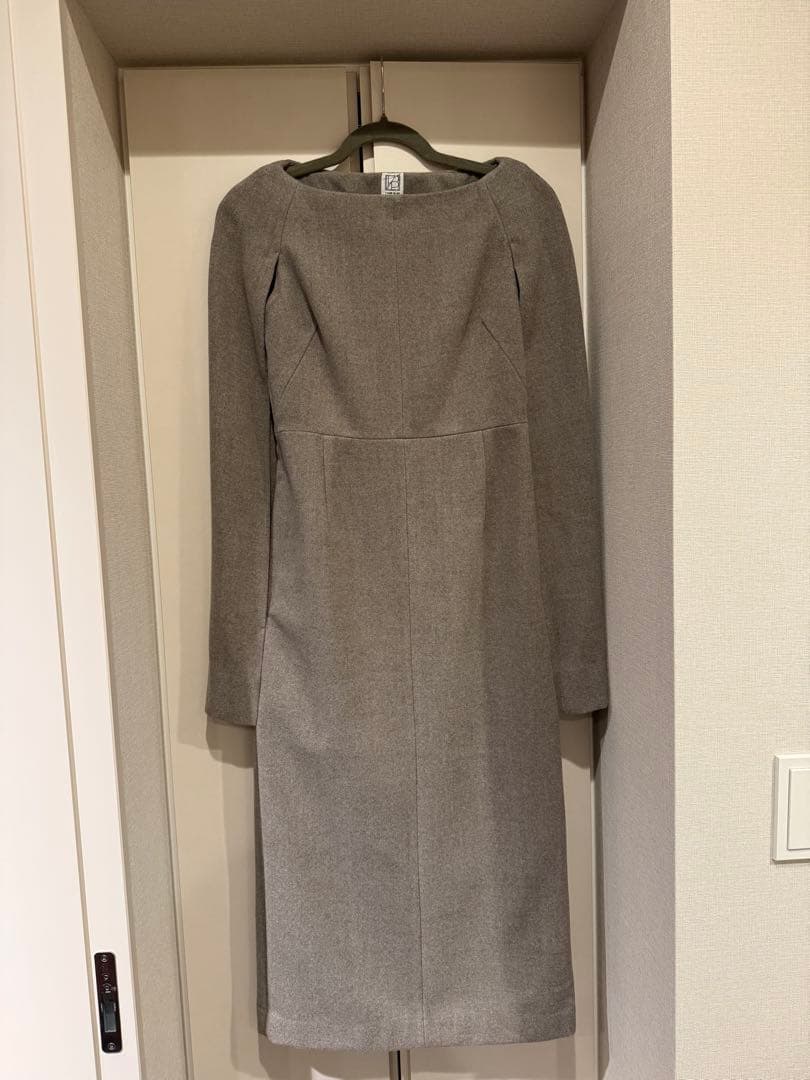 【新品】laubeblanc Narrow line Cape Dress