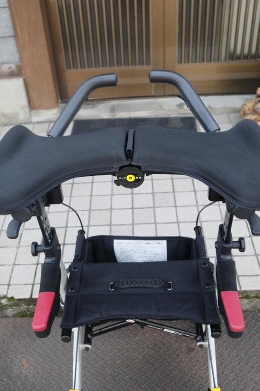 ◆アロン化成◆安寿◆歩行車リトルターンZ◆前腕支持タイプの歩行車◆折り畳み可能
