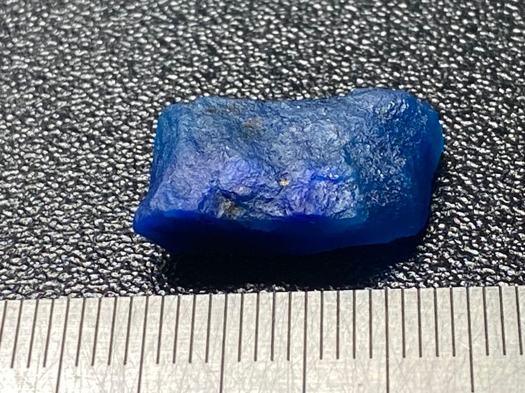 ハユーン　アウイン　アウイナイト　10.35ct 原石