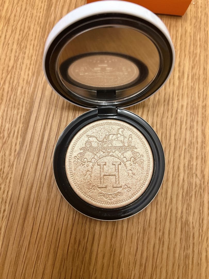 【新品】HERMES プードル オルフェーヴル イルミネイティングパウダー 01