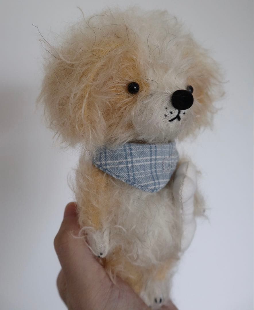 チェック襟の大人しい仔犬 ぬいぐるみ アーティストベア 海外作家様 ハンドメイド