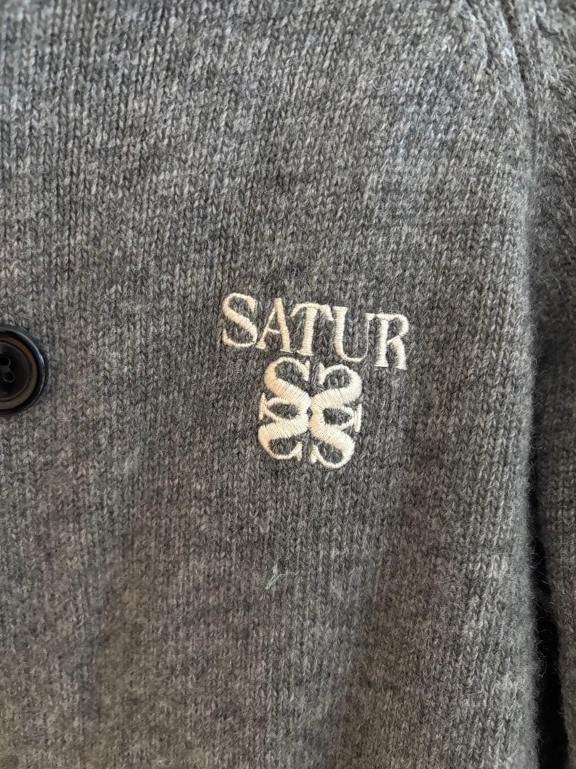 SATUR グレー ハイネックセーター