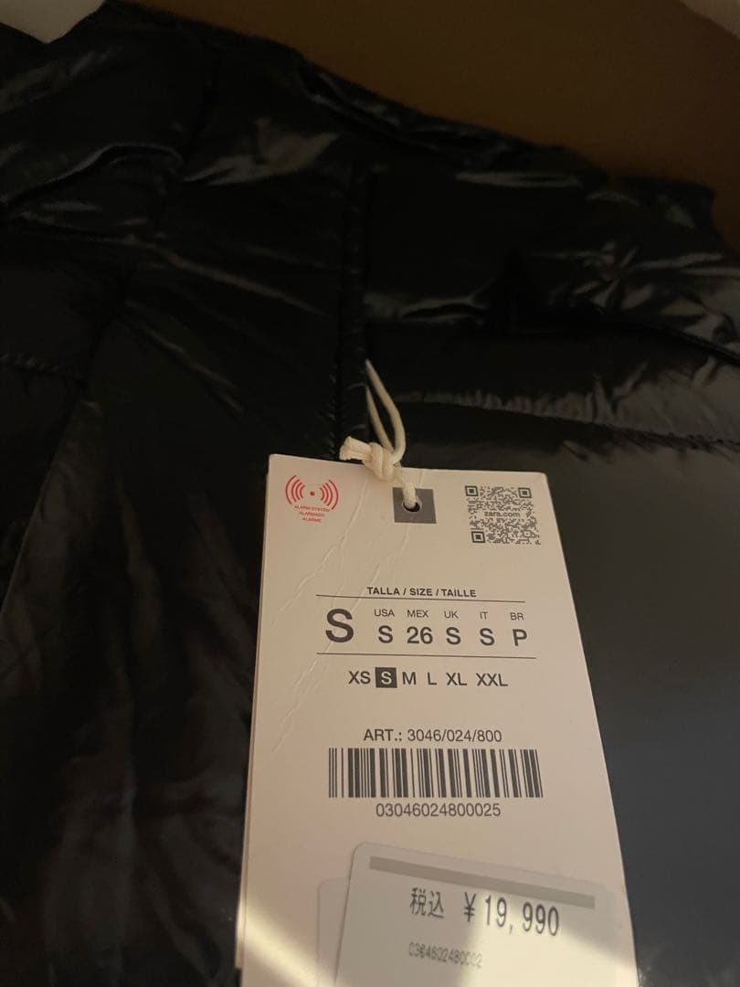 h*様 タグ付き新品★ZARAのシャイニーロングアノラック★Sサイズ★ブラック色