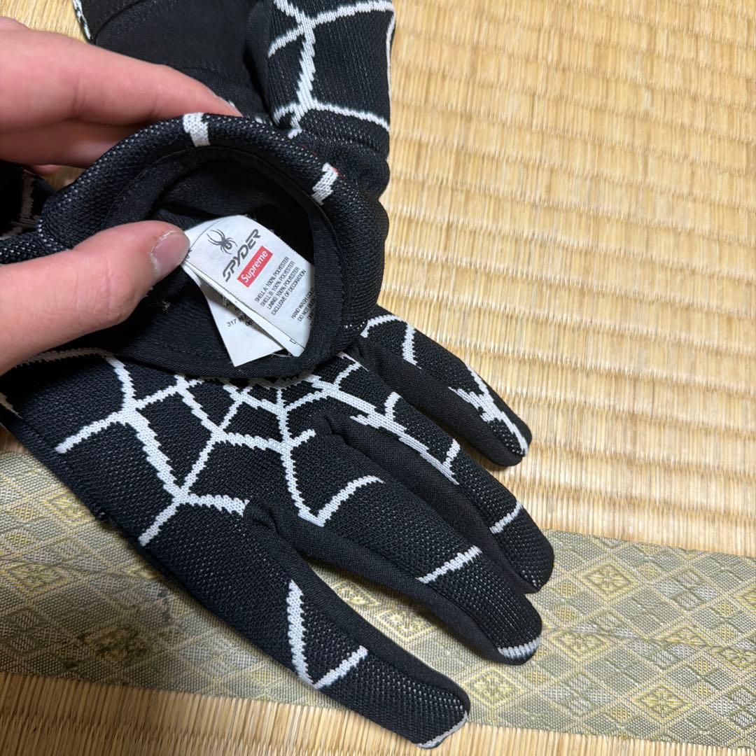 supreme×スパイダーマンの手袋です