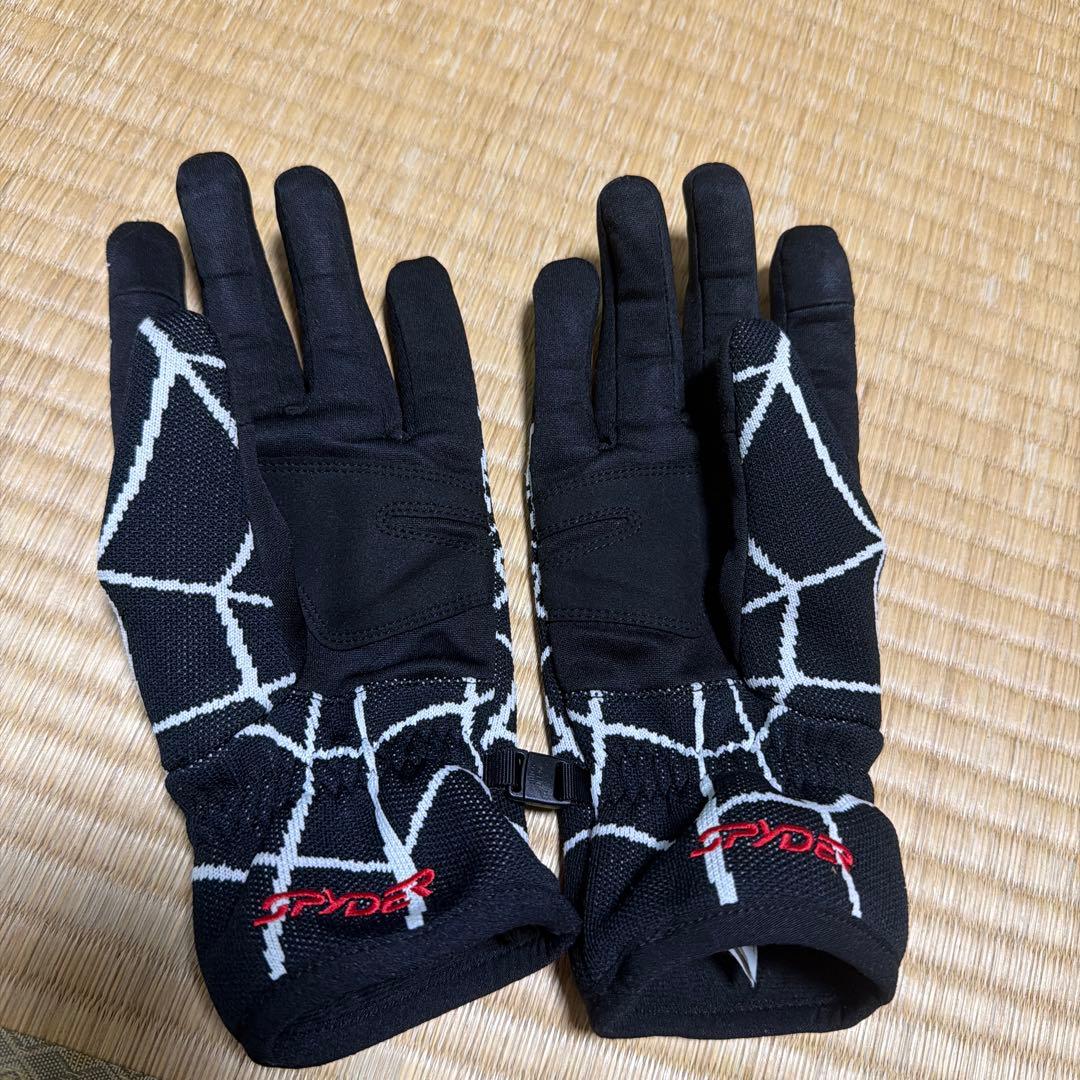 supreme×スパイダーマンの手袋です