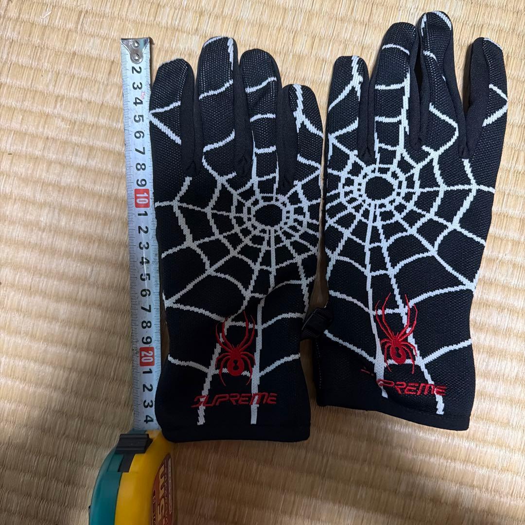 supreme×スパイダーマンの手袋です