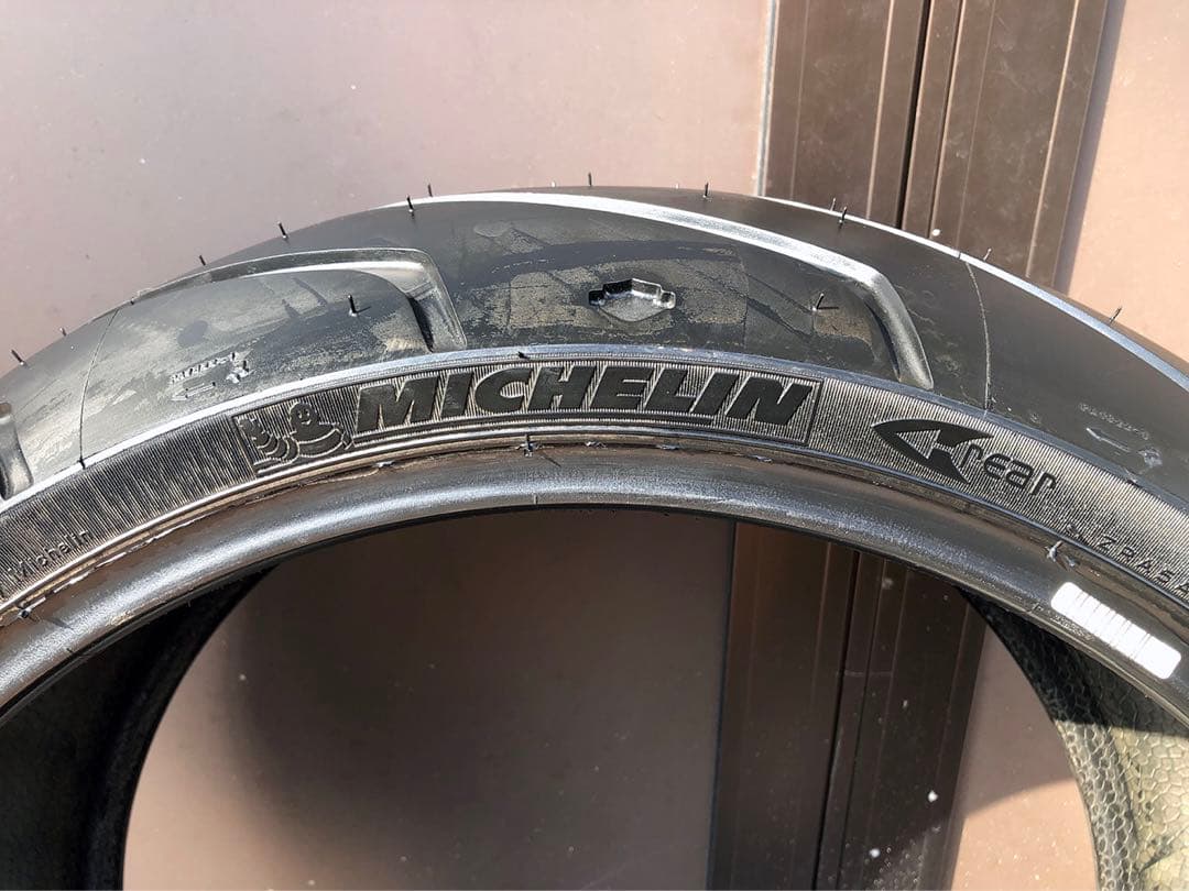 ハーレー 純正 240/40 R18 2023年新車外しタイヤ です。