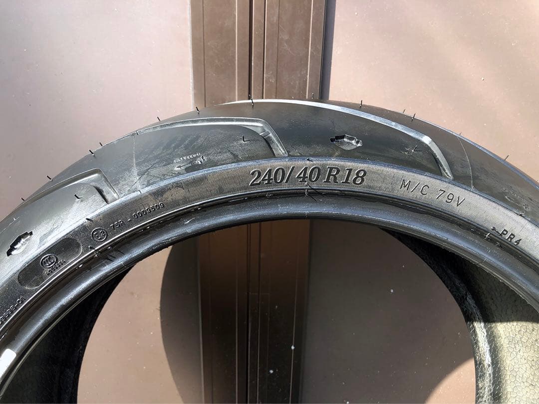 ハーレー 純正 240/40 R18 2023年新車外しタイヤ です。