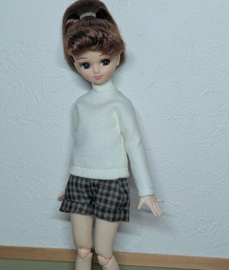 22㌢ドールサイズ服 C380円（タートルネック長袖）