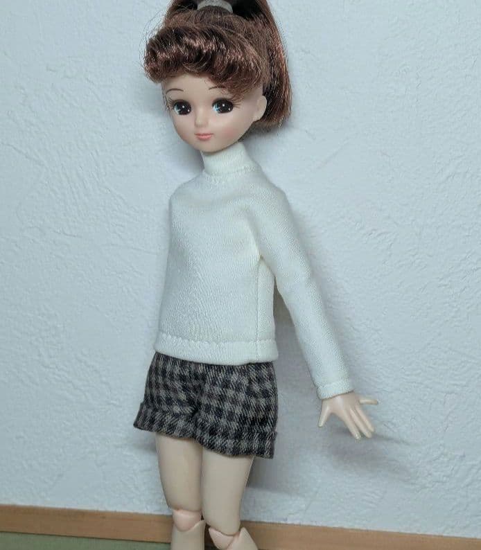 22㌢ドールサイズ服 C380円（タートルネック長袖）
