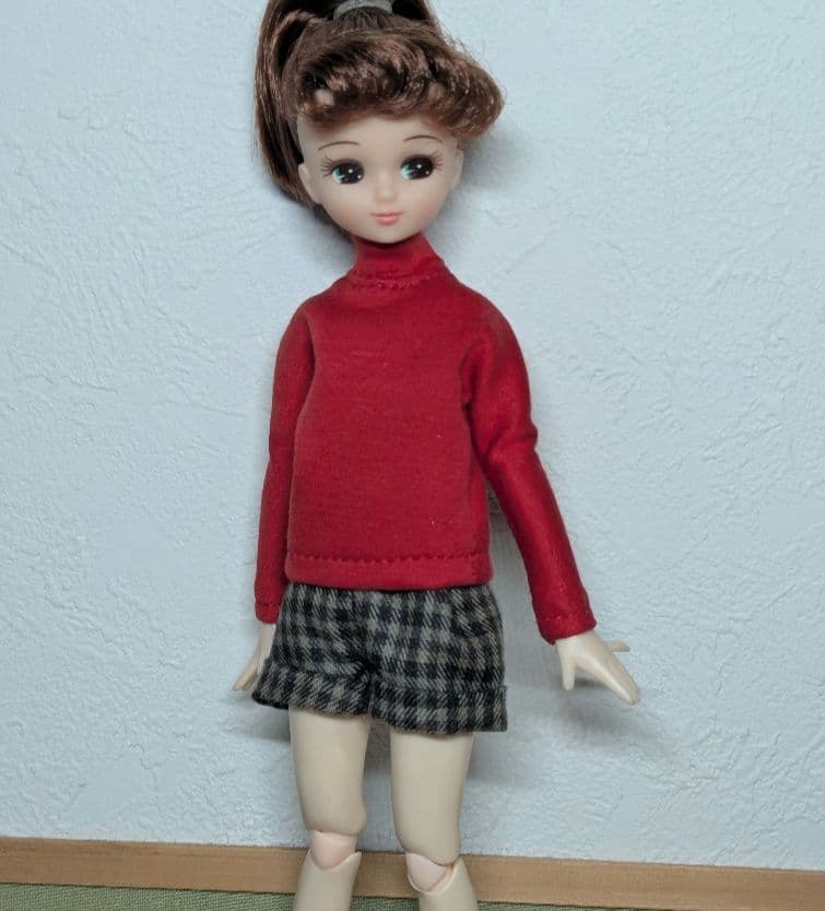 22㌢ドールサイズ服 C380円（タートルネック長袖）