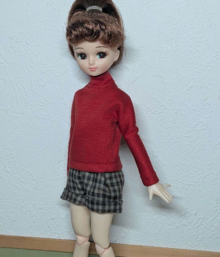 22㌢ドールサイズ服 C380円（タートルネック長袖）