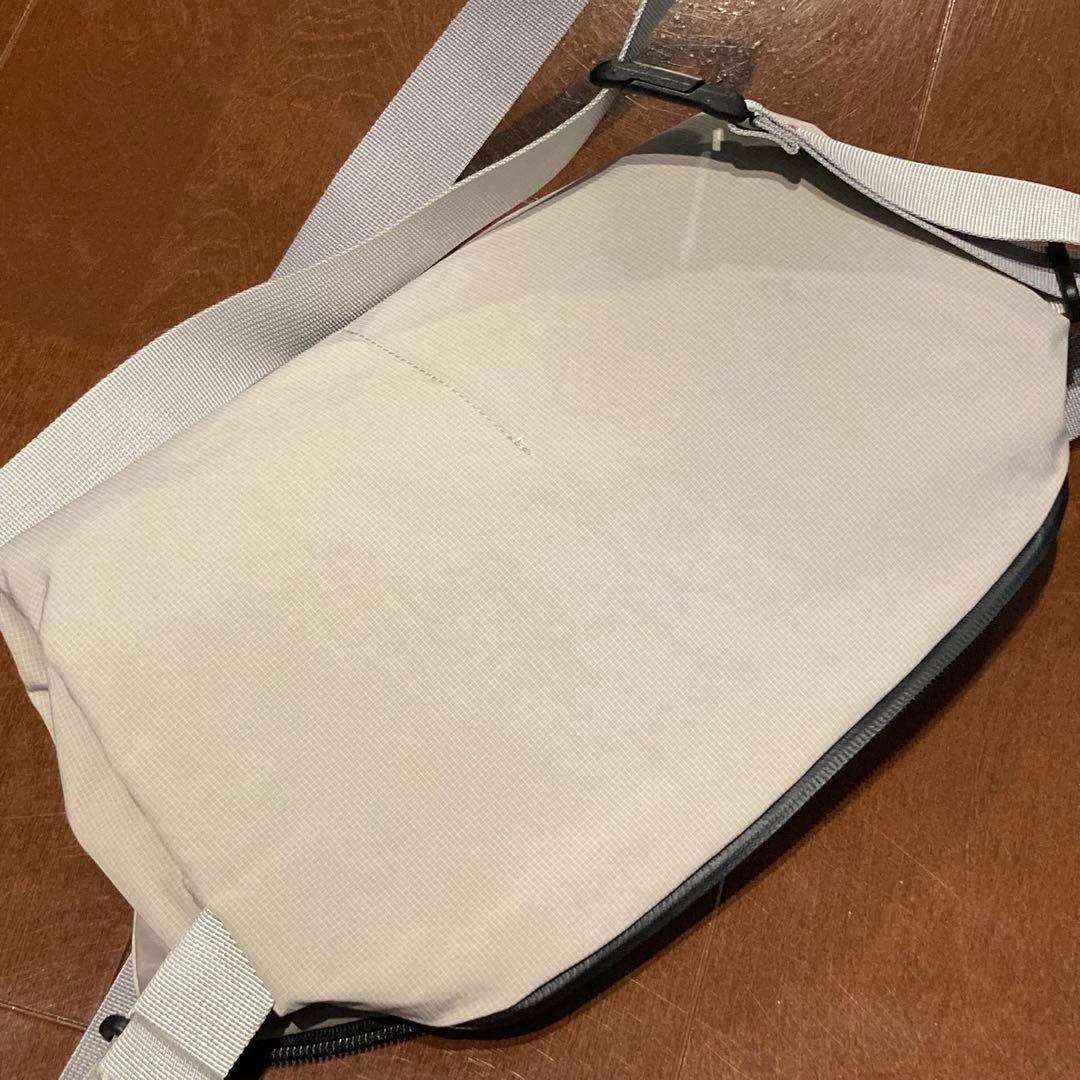 限定bellroy Lite Sling LunarNewYearEdition